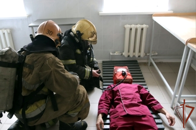 На Среднем Урале спецназ Росгвардии и МЧС России провели совместную тренировку