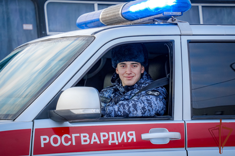 Безопасность матча КХЛ обеспечили росгвардейцы в Санкт-Петербурге