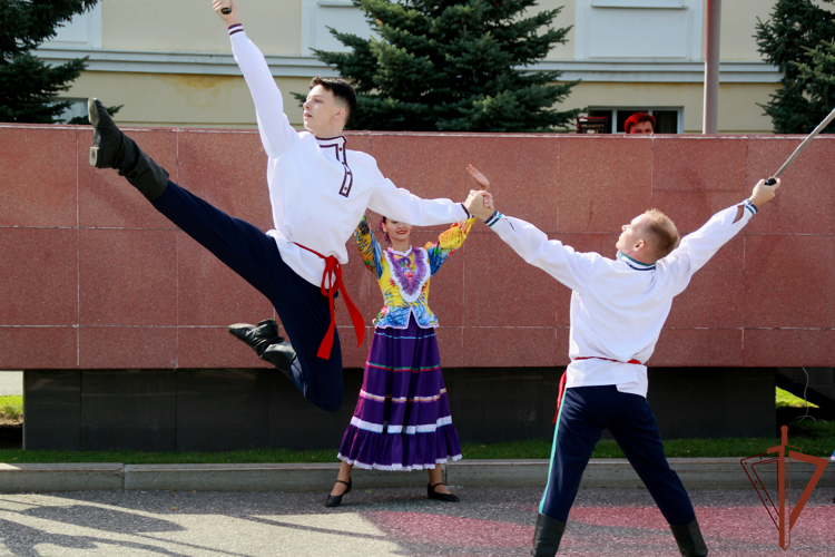 Юбилейное турне ансамбля песни и пляски Уральского округа Росгвардии стартовало на Урале
