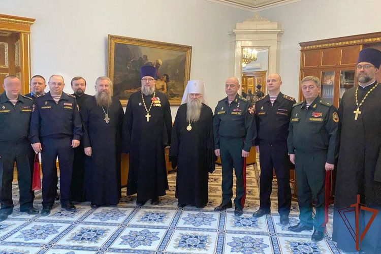 Генерал-полковник Сергей Бураков обсудил с митрополитом Санкт-Петербургским и Ладожским Варсонофием работу с православными верующими росгвардейцами и празднование 10-летия Росгвардии