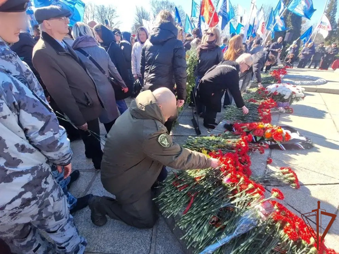 В Калининграде росгвардейцы приняли участие в памятном мероприятии, приуроченном к 81-ой годовщине взятия Кенигсберга