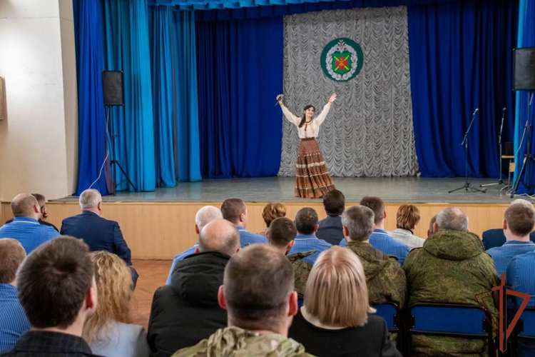 В Санкт-Петербурге и Ленинградской области ансамбль песни и пляски Северо-Западного округа Росгвардии провел праздничные концерты