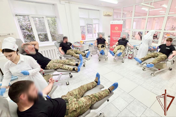 В Грозном более 60 сотрудников ОМОН «АХМАТ-1» поддержали региональную донорскую акцию