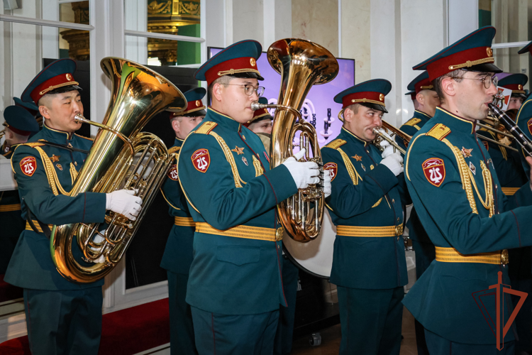 Военный оркестр штаба Северо-Западного округа Росгвардии выступил на открытии выставки в Государственном Эрмитаже