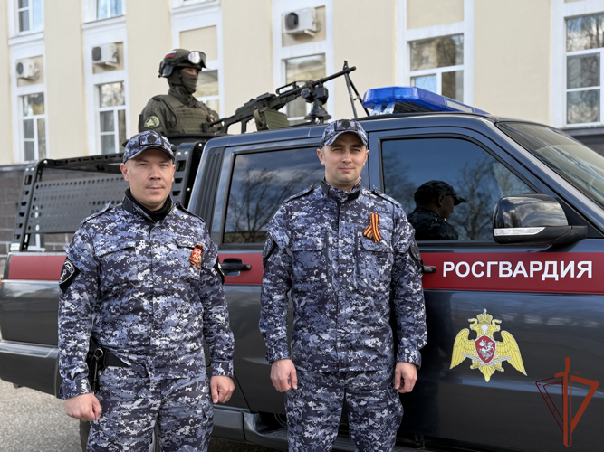 Росгвардейцы приняли участие в Парадах Победы в Санкт-Петербурге и Сыктывкаре