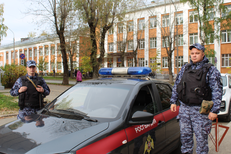 Росгвардейцы обеспечили безопасность проведения единого дня голосования на северо-западе страны