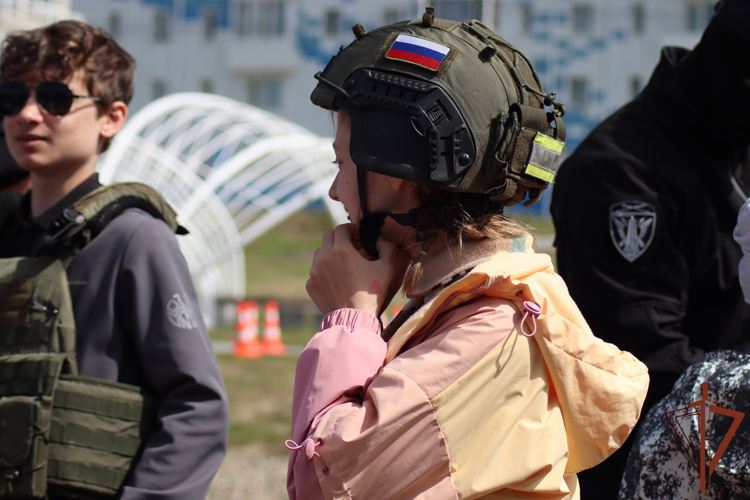 На Дальнем Востоке росгвардейцы провели патриотические мероприятия для детей