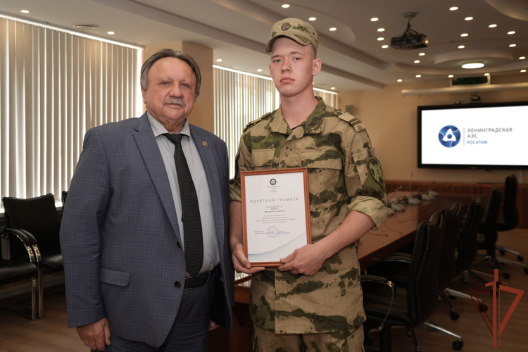За сбитые в Санкт-Петербурге и Ленобласти украинские беспилотники росгвардейцев наградил директор ЛАЭС