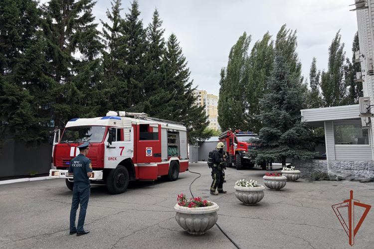 В регионах Сибири Росгвардия и МЧС России провели совместные пожарно-тактические тренировки на ведомственных объектах