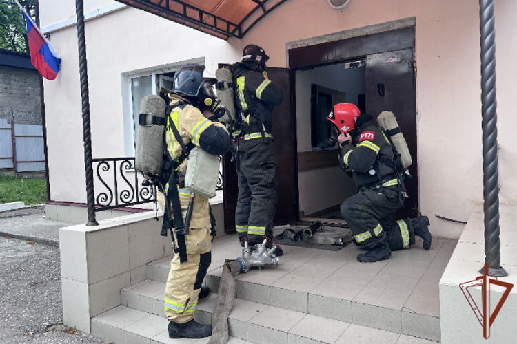 Пожарно-тактическое занятие сотрудников Росгвардии и МЧС прошло в Ессентуках
