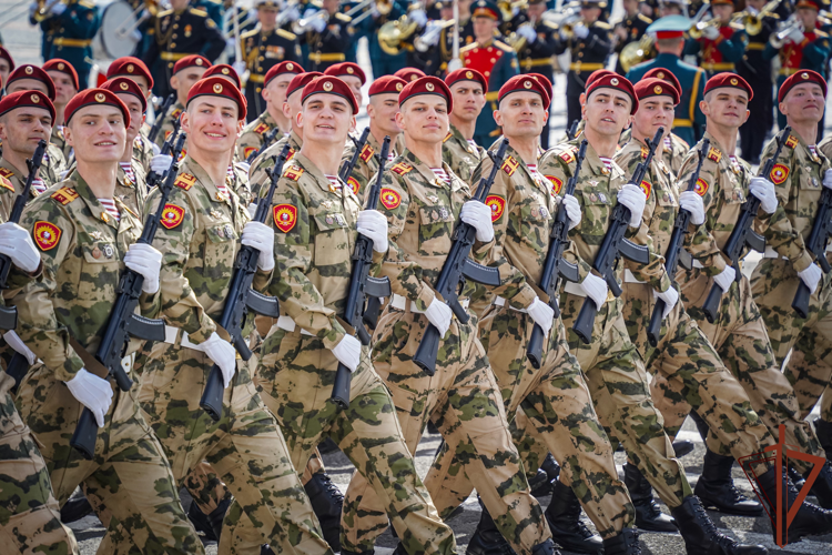 Росгвардейцы приняли участие в Парадах Победы в Санкт-Петербурге и Сыктывкаре