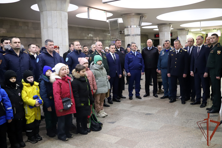 Тематический вагон-музей к юбилею Росгвардии запущен в новосибирском метрополитене
