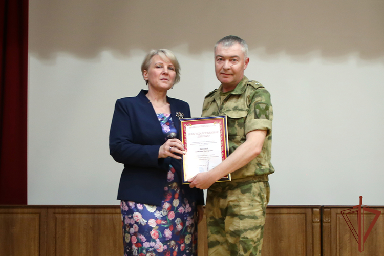 Праздничный концерт Минераловодской таможни прошёл в пятигорском батальоне Росгвардии