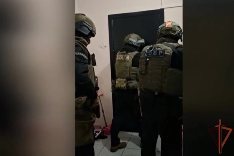 При силовой поддержке спецназа Росгвардии в Твери задержаны подозреваемые в хищении денег у участников СВО