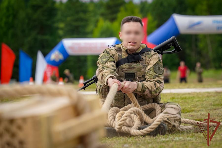 Росгвардейцы-участники СВО соревновались в «Гонке специального назначения» в Ленинградской области (видео)