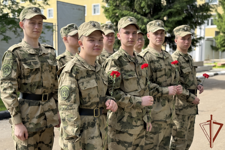 Военнослужащие Северо-Западного округа Росгвардии почтили память А. С. Пушкина