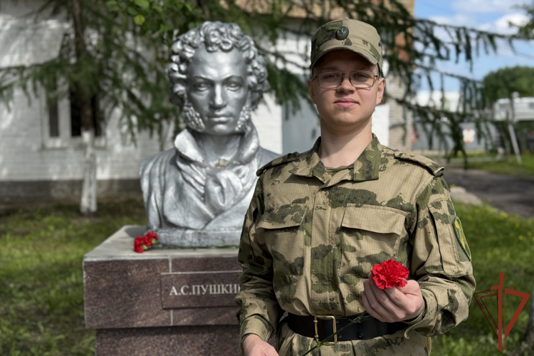 Военнослужащие Северо-Западного округа Росгвардии почтили память А. С. Пушкина