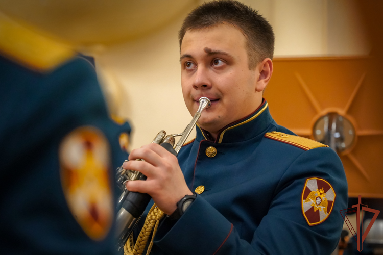 В честь 100-летия военного оркестра штаба Северо-Западного округа Росгвардии в Санкт-Петербургской академической филармонии состоялся праздничный концерт