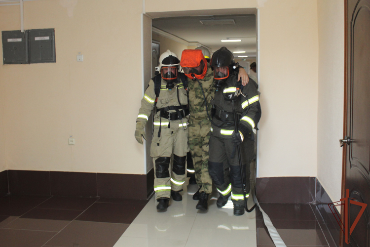 В Грозном прошло совместное пожарно-тактическое занятие Росгвардии и МЧС