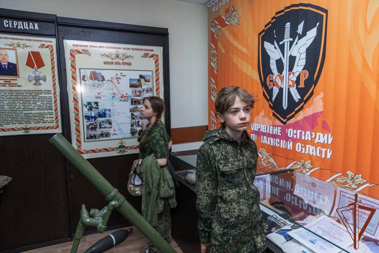 В Калужской области росгвардейцы организовали мероприятие для кадетов в рамках акции «Каникулы с Росгвардией»