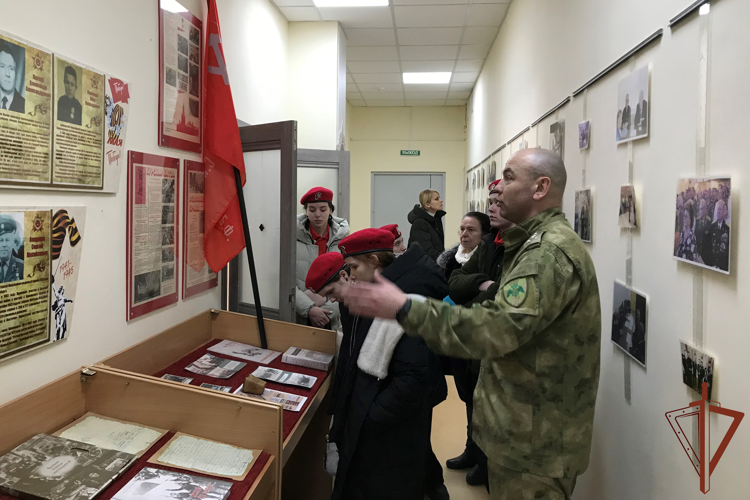 Росгвардейцы провели патриотические встречи со школьниками и студентами в регионах Сибири