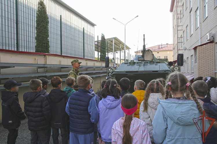 В Пятигорске росгвардейцы провели тематические мероприятия для детей