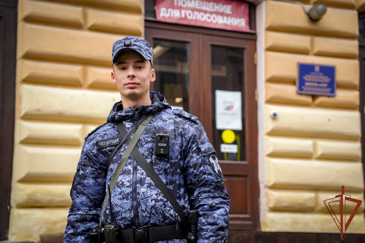 Росгвардейцы обеспечили безопасность проведения единого дня голосования на северо-западе страны