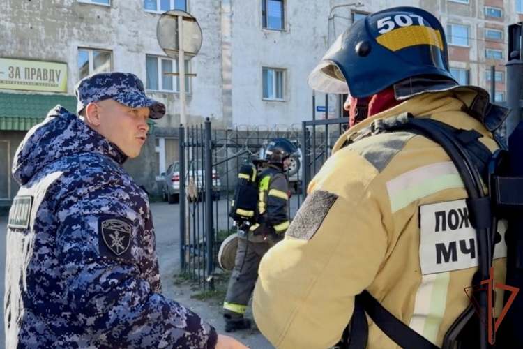 В Магадане сотрудники Росгвардии и МЧС провели совместную пожарную тренировку