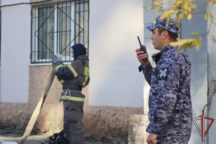 В Магадане сотрудники Росгвардии и МЧС провели совместную пожарную тренировку