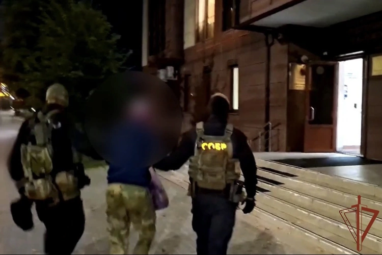 В Калужской области при силовой поддержке СОБР Росгвардии задержаны подозреваемые в убийстве 13-летней давности (видео)