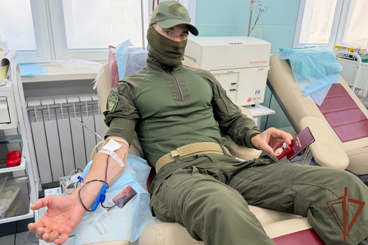 В День офицера России росгвардейцы поддержали ведомственную донорскую акцию в Астрахани