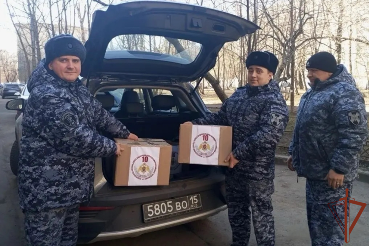 Сотрудники Росгвардии передали гуманитарную помощь военнослужащим, находящимся в зоне специальной военной операции