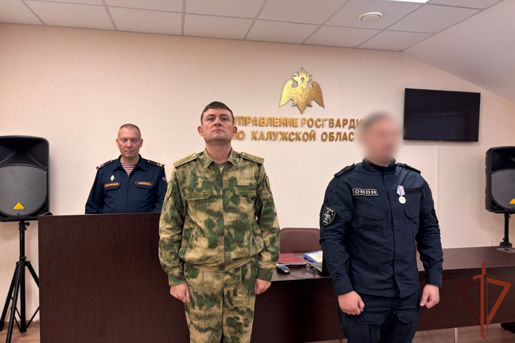 В Калуге сотрудникам Росгвардии вручили государственные награды