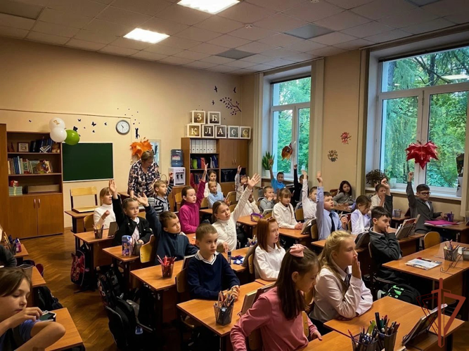 Столичные росгвардейцы провели уроки безопасности в школах Москвы и Подмосковья