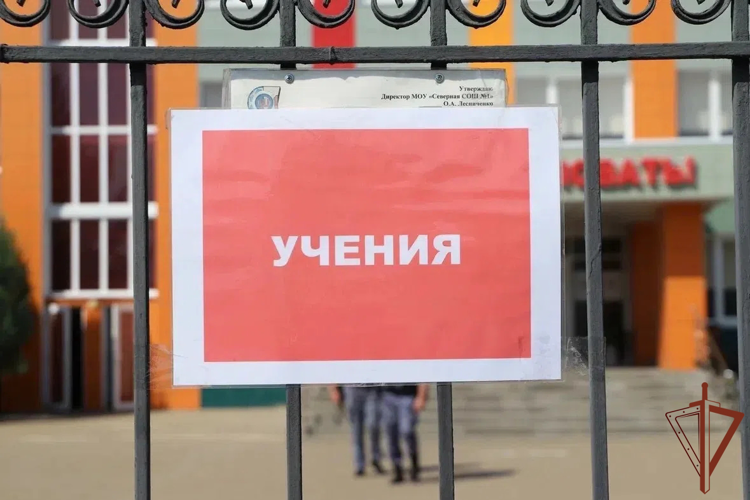 В Белгородской области росгвардейцы отработали алгоритм действий в случае чрезвычайных ситуаций на избирательных участках