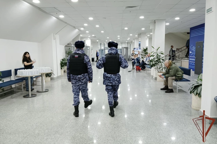 Росгвардейцы обеспечили безопасность хоккейных матчей в Москве и Калуге (видео)