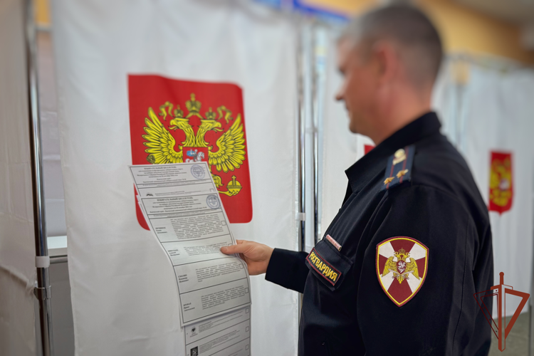 На Дальнем Востоке личный состав Росгвардии участвует в едином дне голосования
