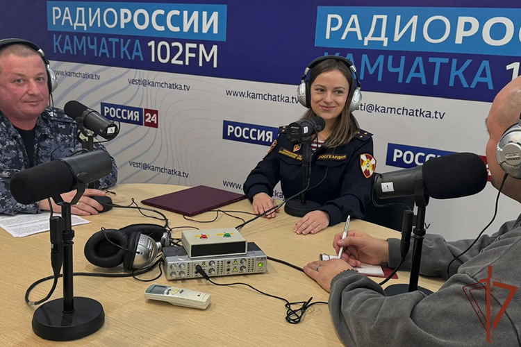 На Дальнем Востоке росгвардейцы стали гостями эфиров на радио