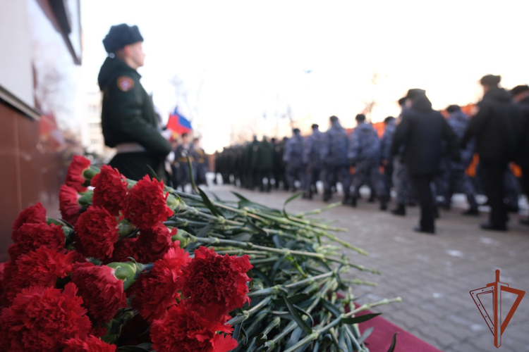 В Восточном округе Росгвардии почтили память сослуживцев, погибших при выполнении служебного долга