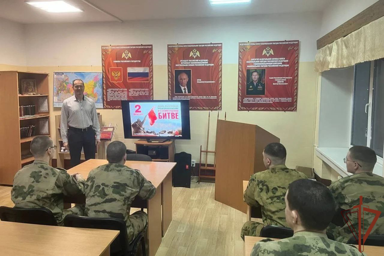 В Кирове в преддверии юбилея ведомства ветеран Росгвардии реализует авторский проект «Уроки истории. Путь к Победе»