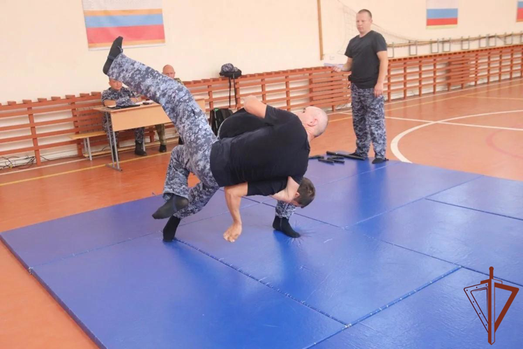 В Самарской области завершился конкурс профмастерства среди сотрудников вневедомственной охраны Приволжского округа Росгвардии (видео)