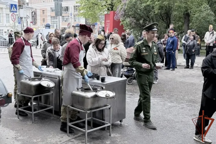 Военнослужащие и сотрудники Центрального округа Росгвардии приняли участие в военных парадах и торжественных шествиях в регионах ЦФО