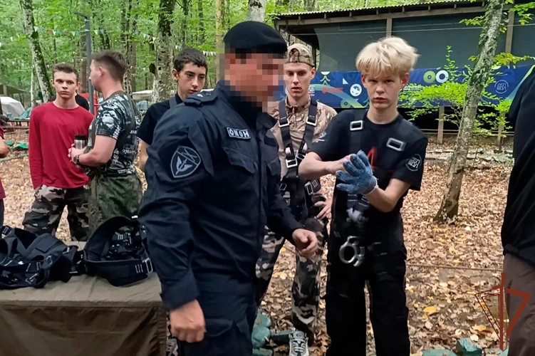 Росгвардейцы провели урок мужества и практические занятия для участников слета «Зарница Кубани»