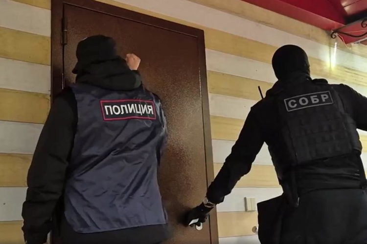 В Ульяновске при поддержке бойцов Росгвардии задержан подозреваемый в коррупционном преступлении (видео)