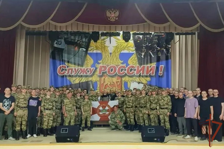 В Югре прошел комплекс профориентационных встреч Росгвардии с молодежью региона