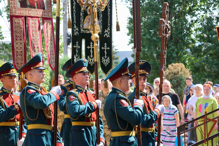 Росгвардейцы стали участниками богослужения и крестного хода в Ростове-на-Дону