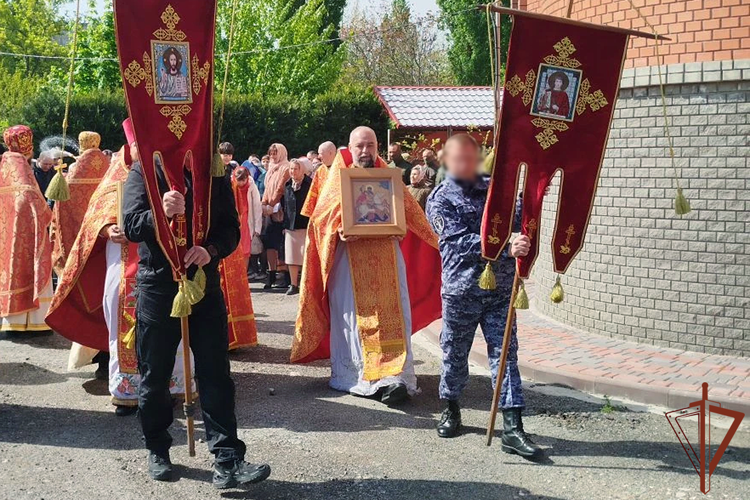 Молебен в честь покровителя российского воинства прошел в Запорожской области с участием росгвардейцев (видео)