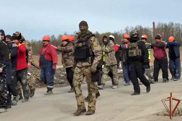 В Санкт-Петербурге сотрудники ОМОН Росгвардии оказали содействие полиции в проведении масштабного профилактического рейда