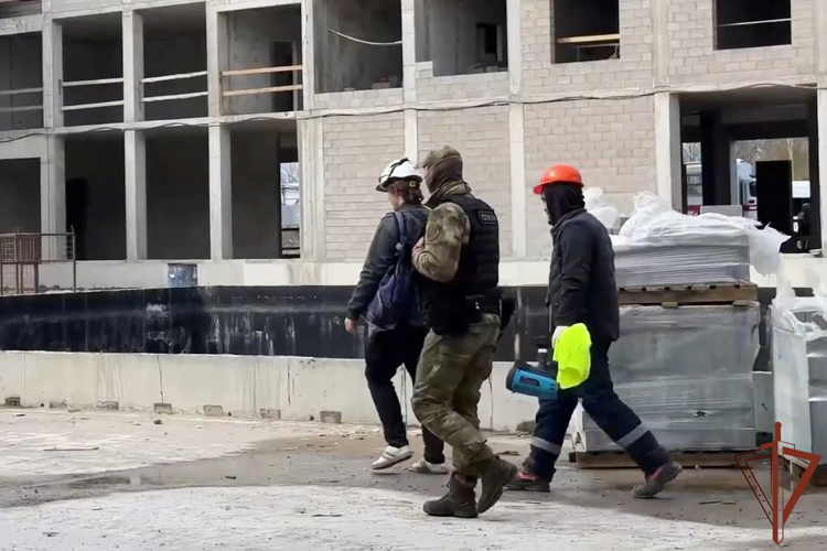 В Санкт-Петербурге сотрудники ОМОН Росгвардии оказали содействие полиции в проведении масштабного профилактического рейда