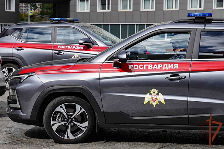 Столичные росгвардейцы вернули отцу потерявшегося пятилетнего мальчика (видео)